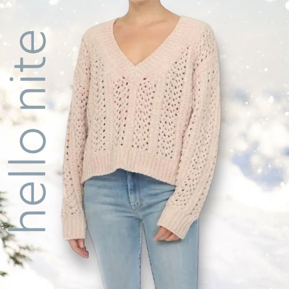 REVOVLE- HELLO NITE Women’s Morocco V-Neck Sweater in the Size Large in Oatmeal